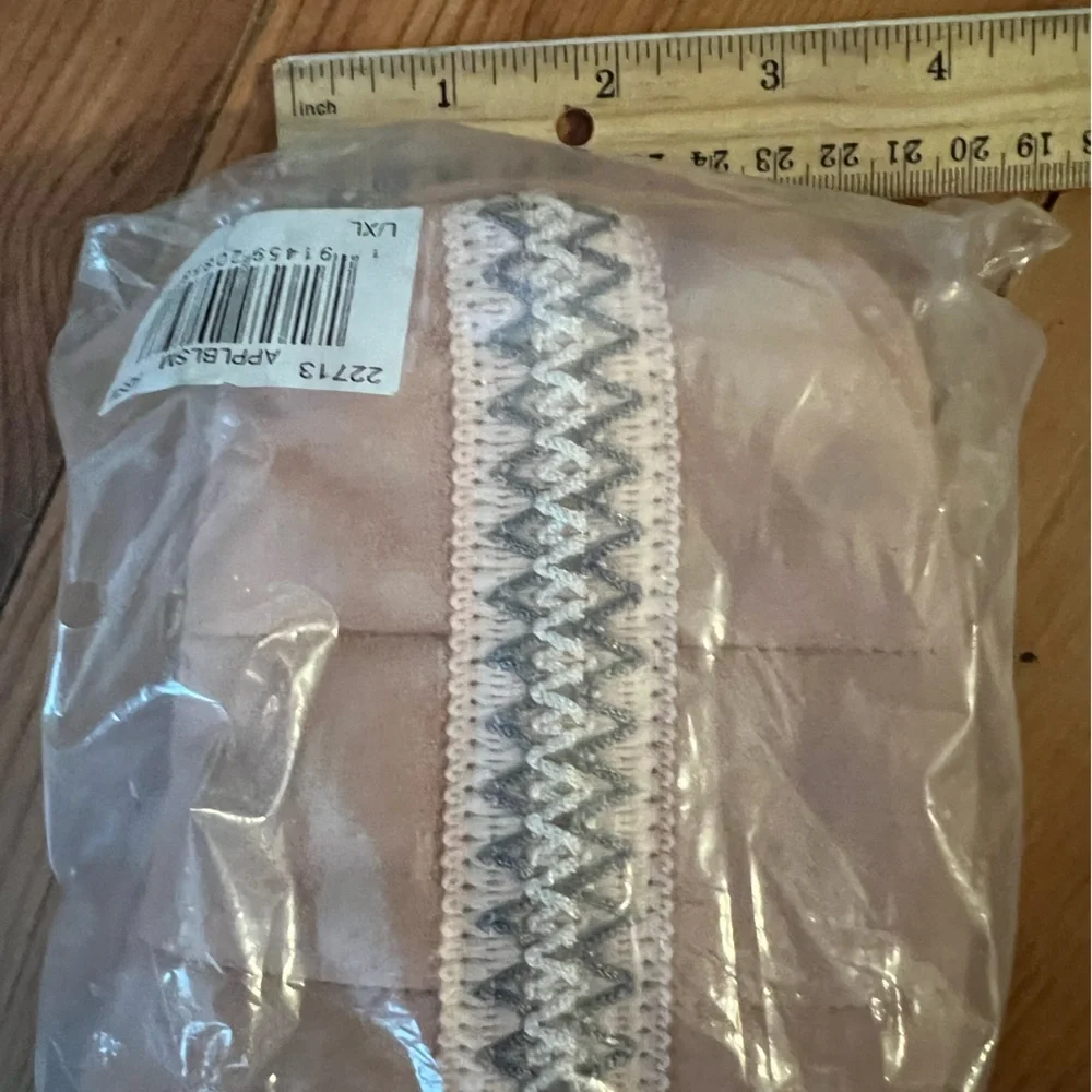 UGG® Tasman Quilted Suede Lined Mittens APPLE BLOSSOM Logo Tag NWT